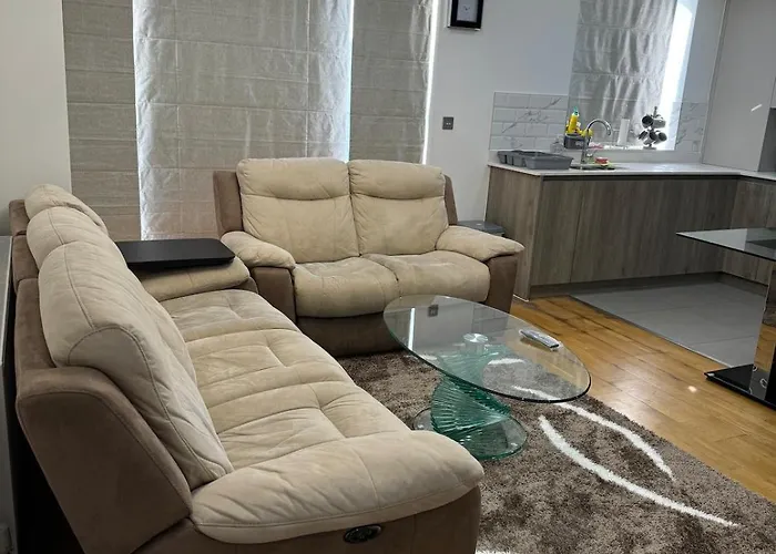 3 Bedrooms And 2 Bathrooms Flat
