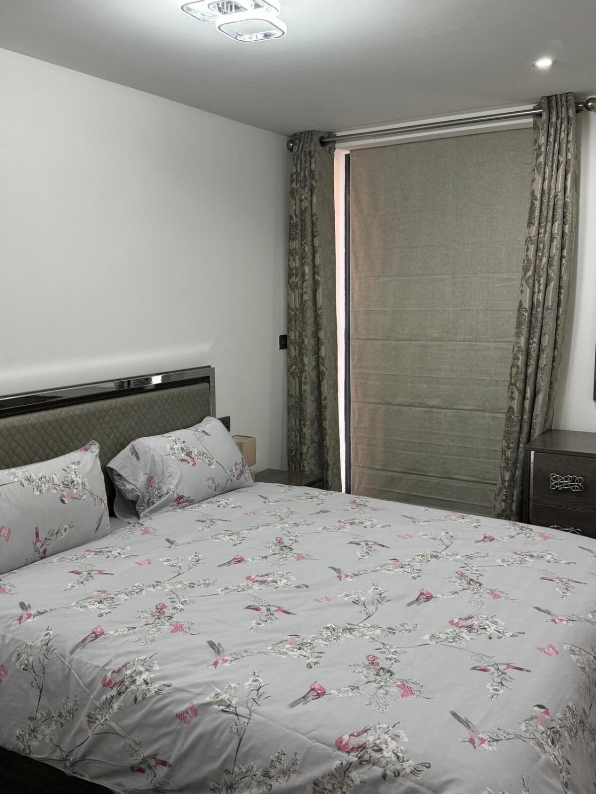 Apartment 3 Bedrooms And 2 Bathrooms Flat *