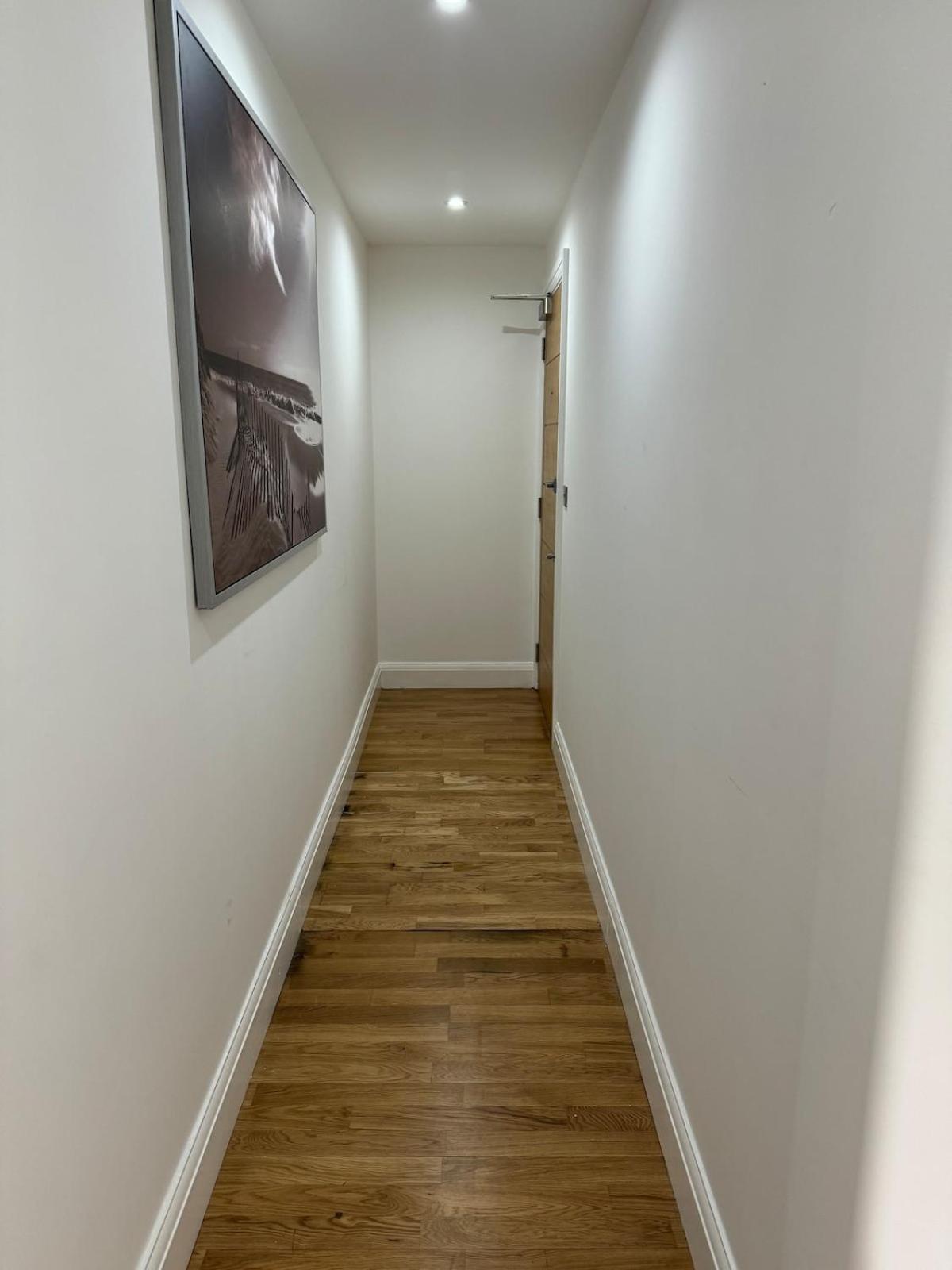 3 Bedrooms And 2 Bathrooms Flat *