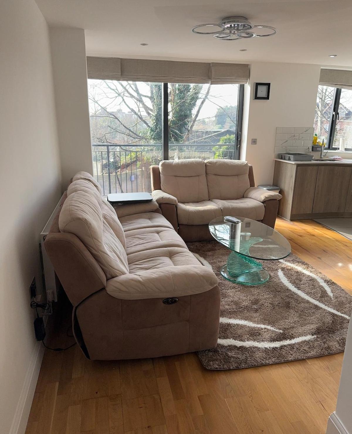 Apartment 3 Bedrooms And 2 Bathrooms Flat