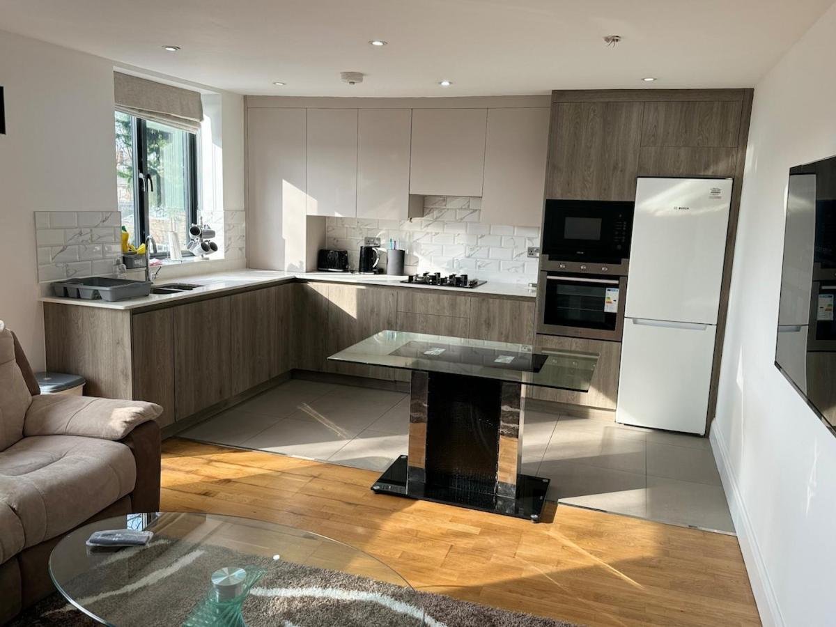 Apartment 3 Bedrooms And 2 Bathrooms Flat