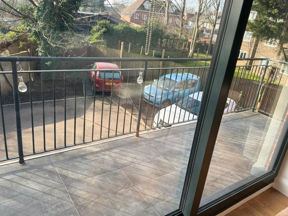 Apartment 3 Bedrooms And 2 Bathrooms Flat Hounslow