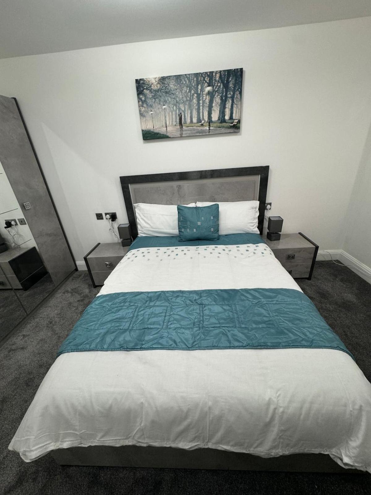 Apartment 3 Bedrooms And 2 Bathrooms Flat *
