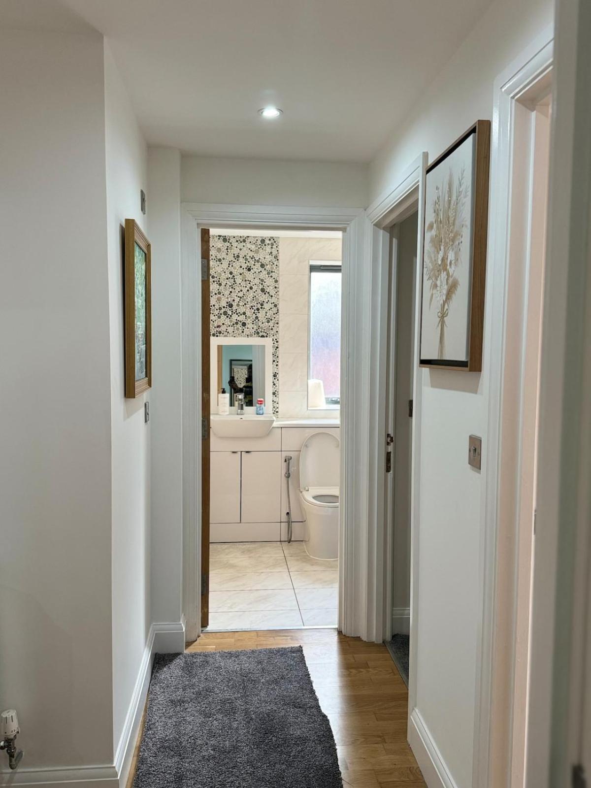 3 Bedrooms And 2 Bathrooms Flat